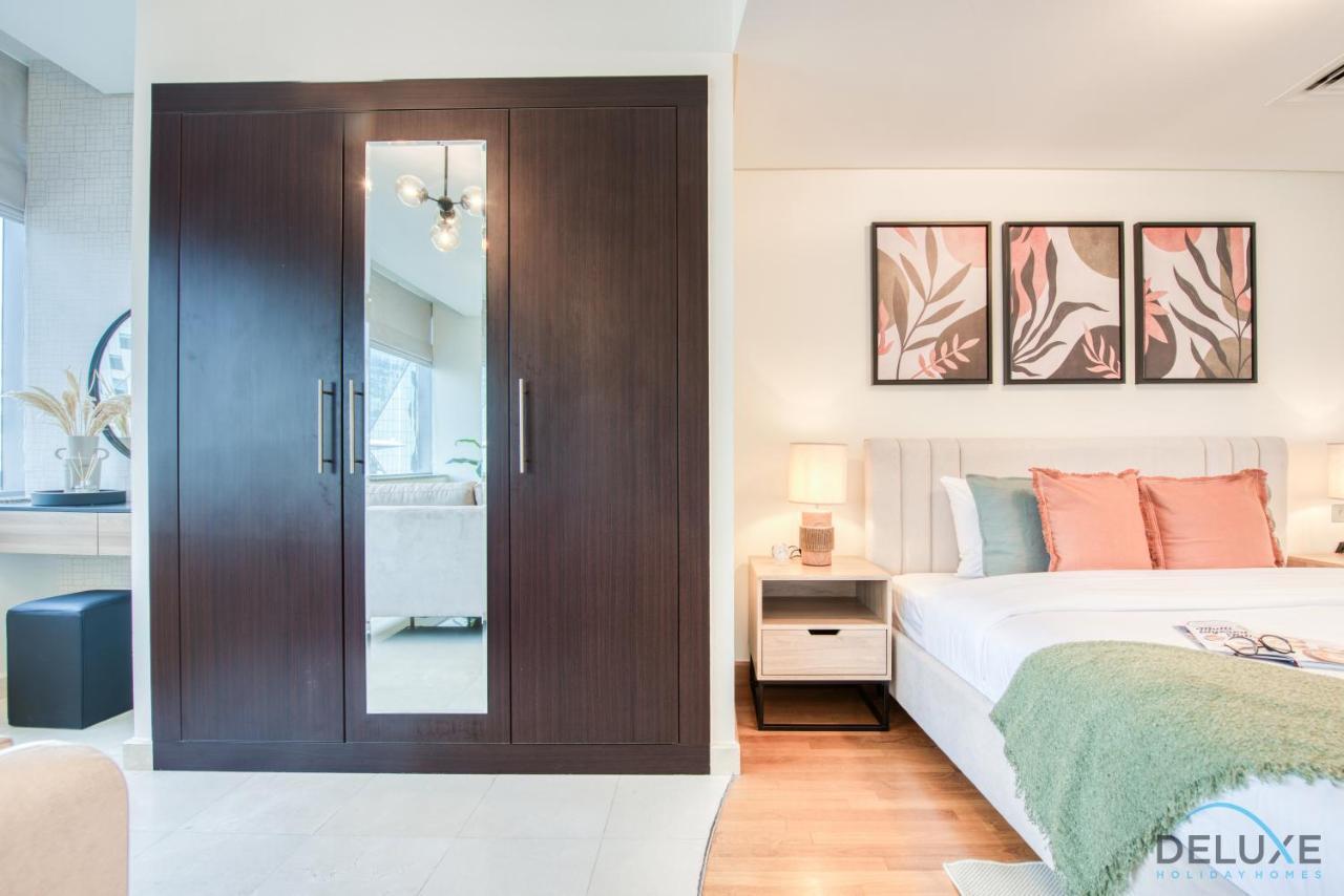Unbeatable Rate Stylish 1Br With Balcony Near Metro By Deluxe Holiday Homes ดูไบ ภายนอก รูปภาพ