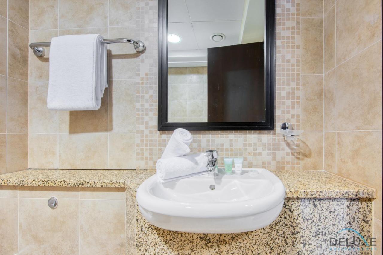 Unbeatable Rate Stylish 1Br With Balcony Near Metro By Deluxe Holiday Homes ดูไบ ภายนอก รูปภาพ