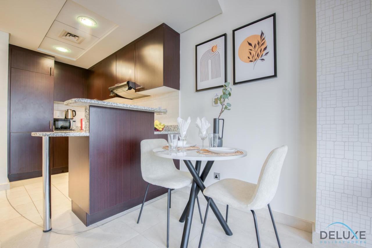 Unbeatable Rate Stylish 1Br With Balcony Near Metro By Deluxe Holiday Homes ดูไบ ภายนอก รูปภาพ