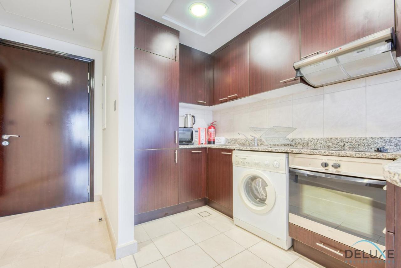 Unbeatable Rate Stylish 1Br With Balcony Near Metro By Deluxe Holiday Homes ดูไบ ภายนอก รูปภาพ