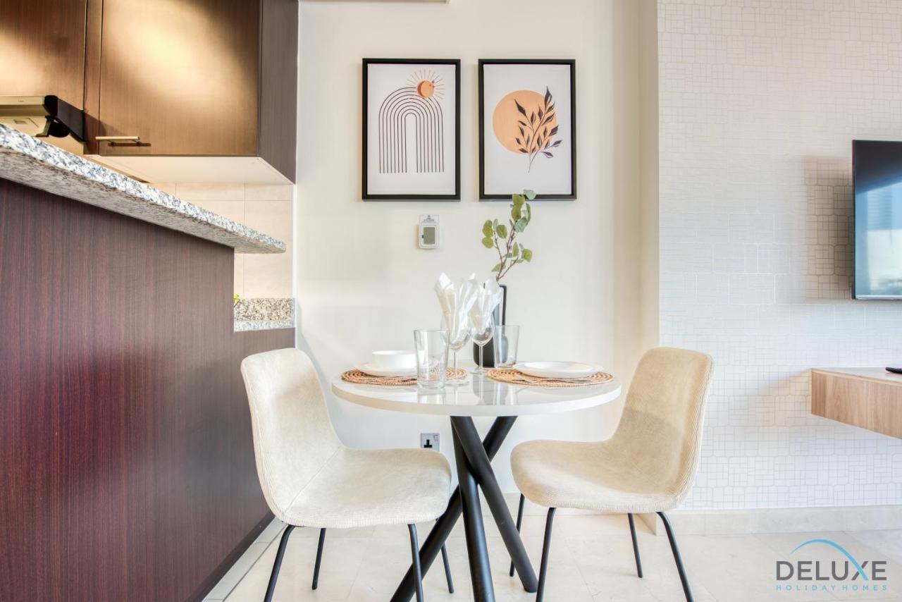 Unbeatable Rate Stylish 1Br With Balcony Near Metro By Deluxe Holiday Homes ดูไบ ภายนอก รูปภาพ